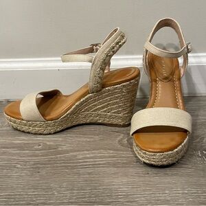 Kelly & Katie 4” Espadrille Wedges EUC